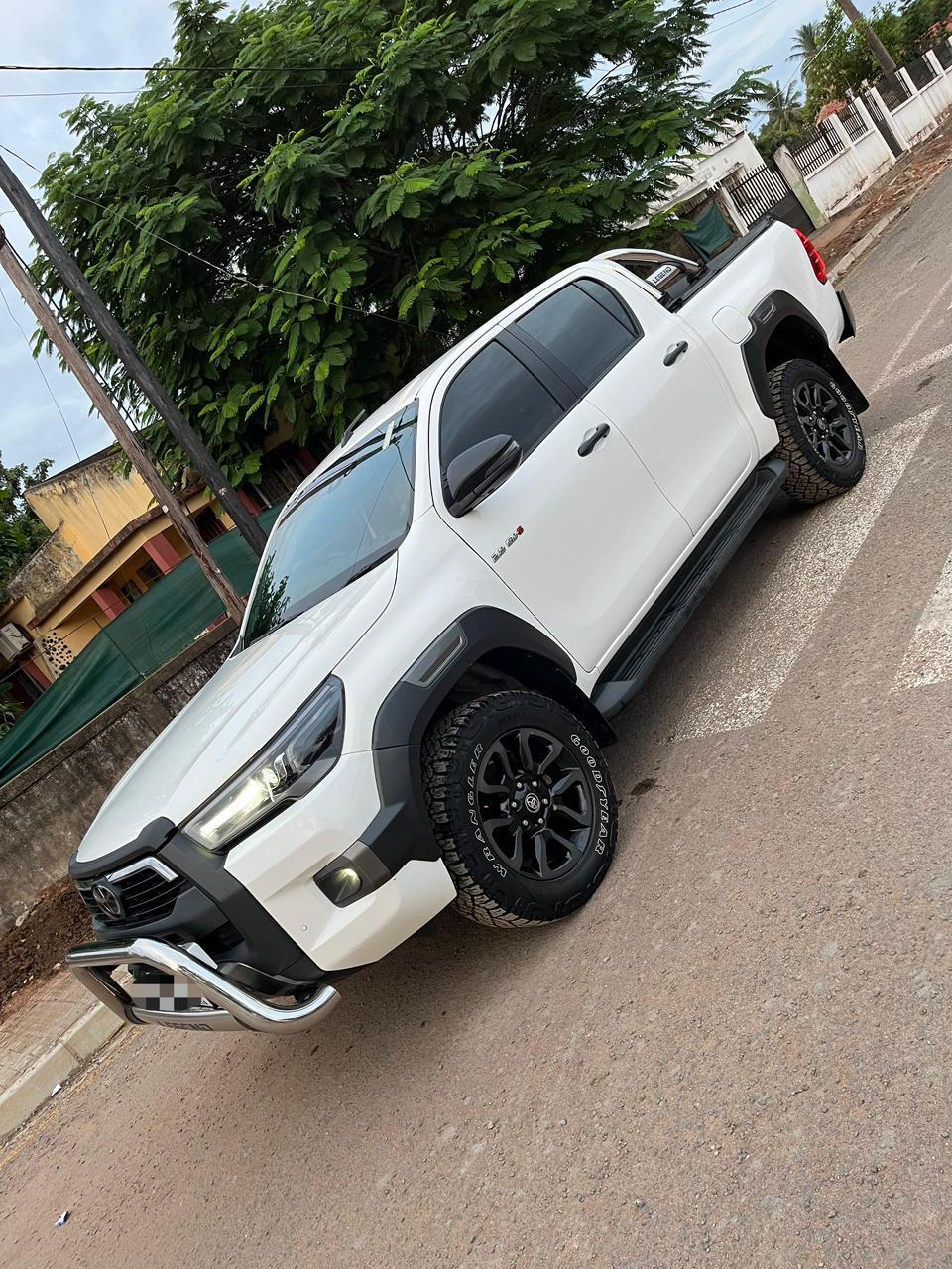Toyota Hilux Legend
